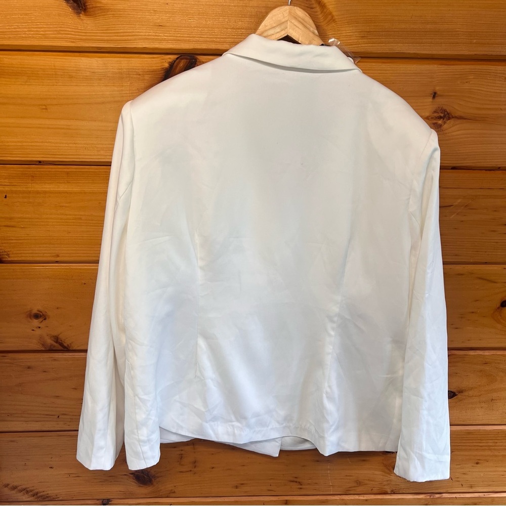 PrettyLittleThing White Plus Long Sleeve Collared Fitted Blazer 20 - Picture 7 of 9